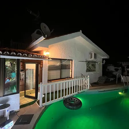 Piscina, Chalet, Tranquila 別荘