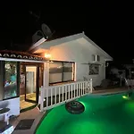 Casa, Chalet, Piscina, Barbacoa Todo Incluido בית נופש